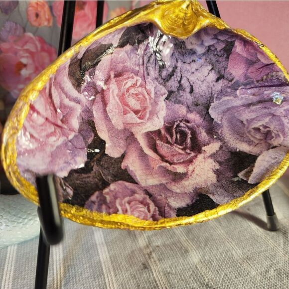 DECOUPAGE CLAM SHELL DECOUPAGE ROSES 🌹 ON A CLAM SHELL TRINKET DISH - Picture 2 of 10